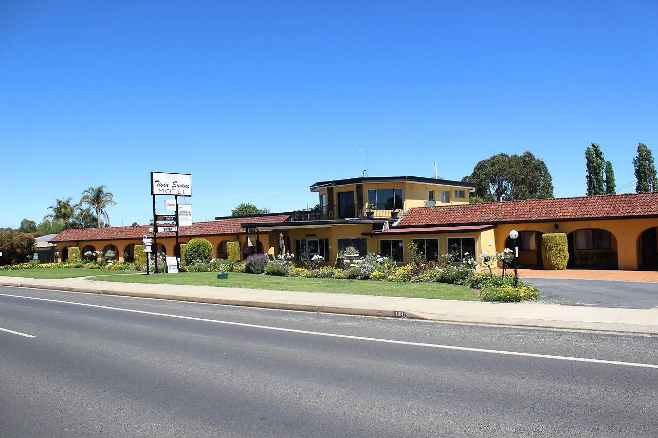 אינברוול Twin Swans Motel מראה חיצוני תמונה