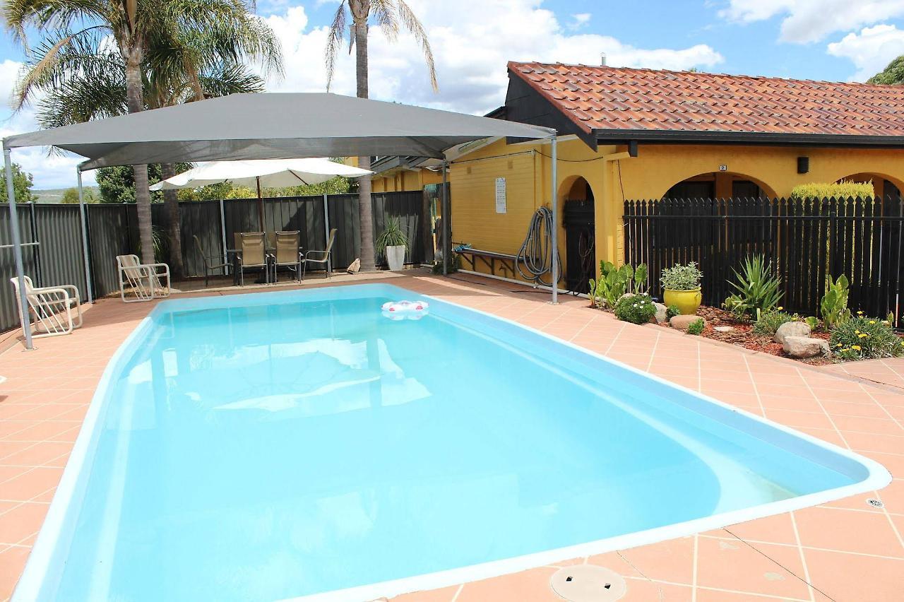 אינברוול Twin Swans Motel מראה חיצוני תמונה