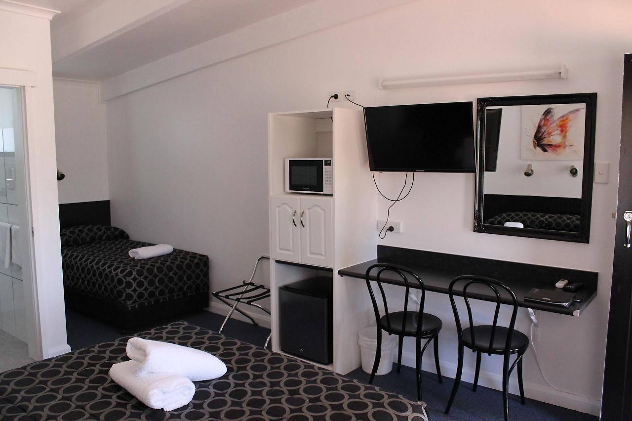 אינברוול Twin Swans Motel מראה חיצוני תמונה