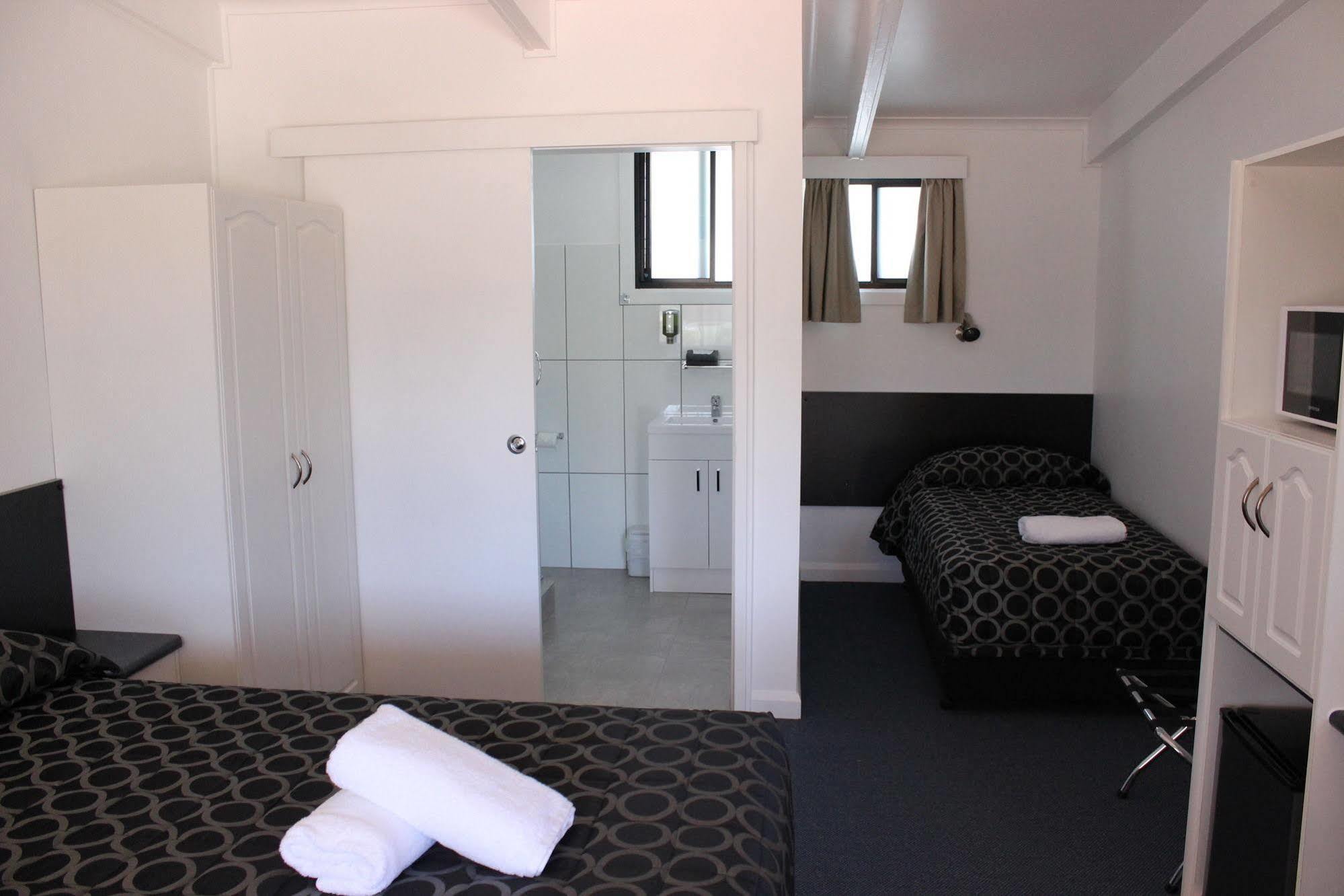 אינברוול Twin Swans Motel מראה חיצוני תמונה